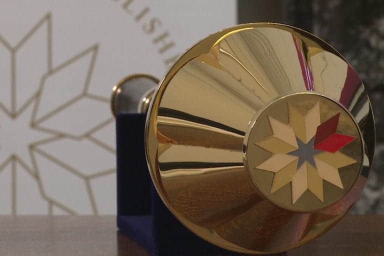 The mace features the University Badge at the tip.